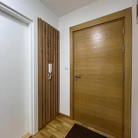 Neni Apartment *